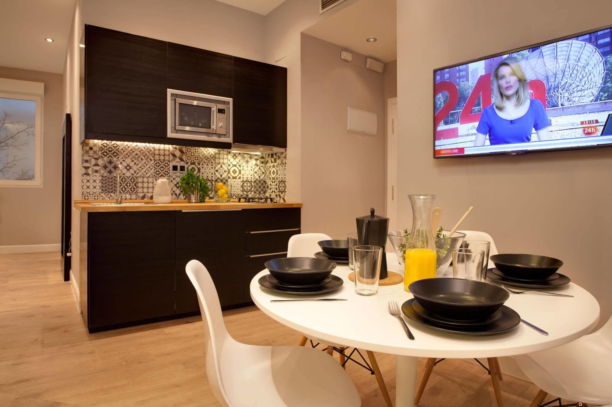 Suites You Platinum Madrid Exterior foto